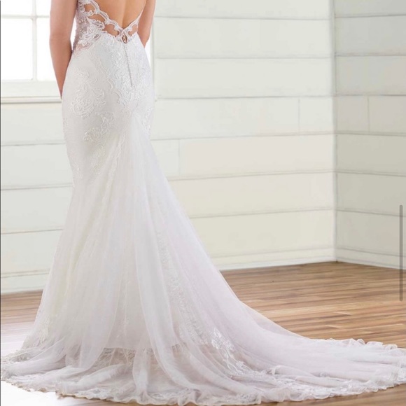 Essense of Australia Gown - Picture 2 of 9